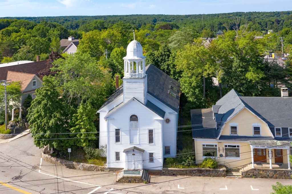 211 York St, York, ME 03909